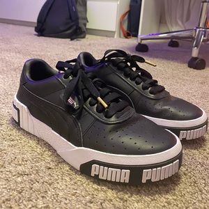 Cute black Puma sneakers size 7 🖤